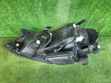 ФАРА НА TOYOTA IPSUM ACM21