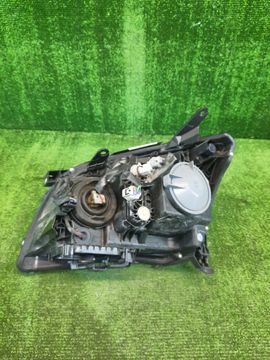 ФАРА НА TOYOTA AVENSIS AZT251