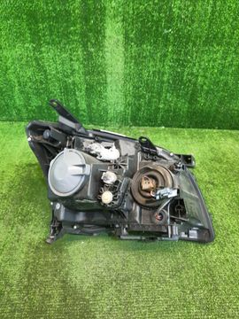 ФАРА НА TOYOTA AVENSIS AZT251