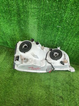 ФАРА НА TOYOTA PROGRES JCG10