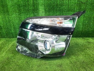 ФАРА НА TOYOTA VOXY ZRR75