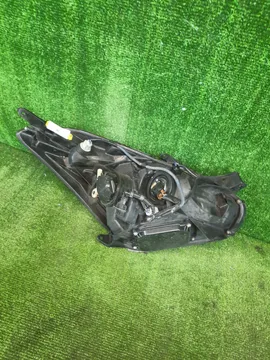 ФАРА НА TOYOTA WISH ZNE10