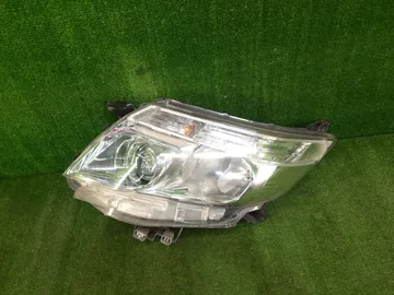 ФАРА НА TOYOTA VOXY ZRR80
