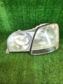 ФАРА НА TOYOTA PROGRES JCG10