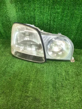 ФАРА НА TOYOTA PROGRES JCG10