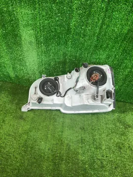 ФАРА НА TOYOTA PROGRES JCG10
