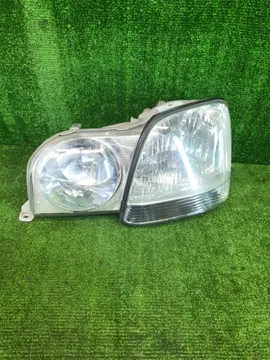ФАРА НА TOYOTA PROGRES JCG10