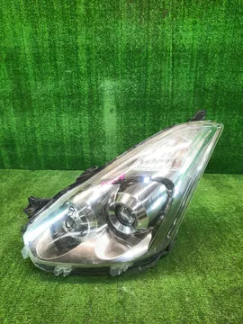 ФАРА НА TOYOTA WISH ZNE10