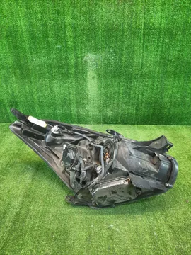 ФАРА НА TOYOTA WISH ZNE10