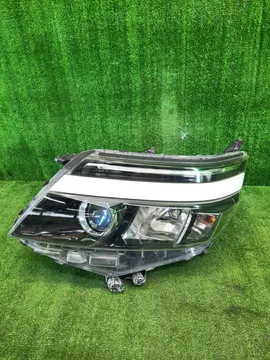 ФАРА НА TOYOTA VOXY ZRR80