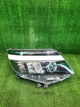 ФАРА НА TOYOTA VOXY ZRR80