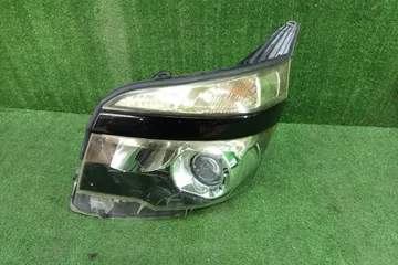 ФАРА НА TOYOTA VOXY ZRR70G