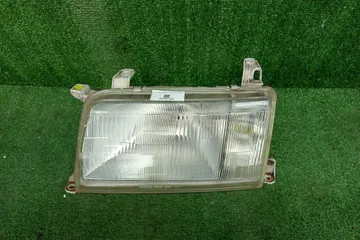 ФАРА НА TOYOTA CROWN GS151