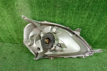 ФАРА НА TOYOTA VITZ NCP10
