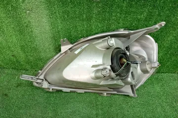 ФАРА НА TOYOTA VITZ NCP10