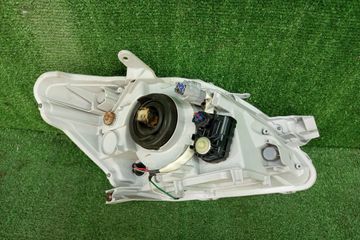 ФАРА НА TOYOTA BELTA SCP92