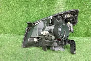 ФАРА НА NISSAN LAFESTA B30