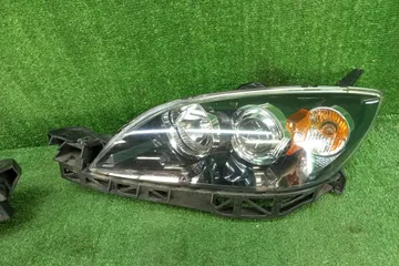 ФАРА НА MAZDA AXELA BK5P