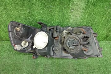 ФАРА НА NISSAN BASSARA JU30