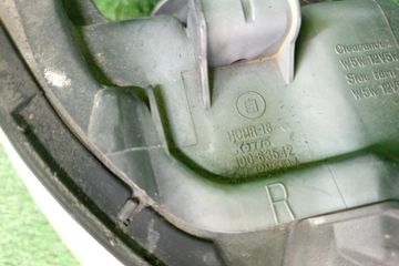 ФАРА НА NISSAN BASSARA JU30