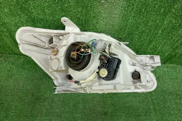 ФАРА НА TOYOTA BELTA SCP92