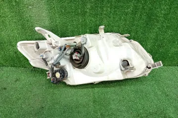 ФАРА НА TOYOTA COROLLA  AXIO NZE141