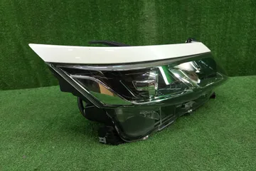 ФАРА НА NISSAN SERENA C27