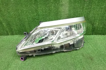 ФАРА НА NISSAN SERENA C27