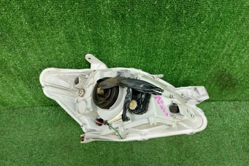 ФАРА НА TOYOTA BELTA SCP92