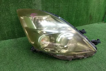 ФАРА НА TOYOTA ISIS ANM10G