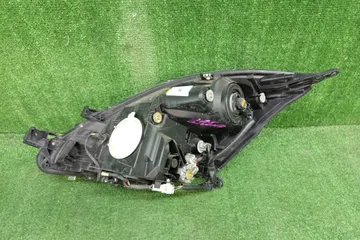 ФАРА НА TOYOTA ISIS ANM10G