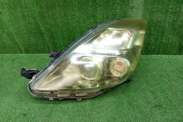 ФАРА НА TOYOTA ISIS ANM10G