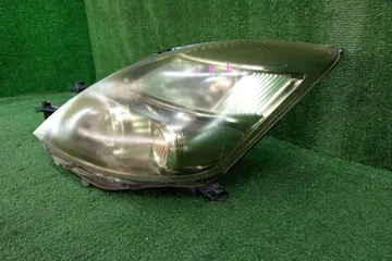 ФАРА НА TOYOTA ISIS ANM10G