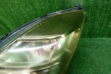 ФАРА НА TOYOTA ISIS ANM10G