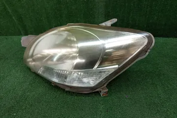 ФАРА НА TOYOTA BELTA SCP92