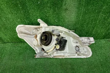 ФАРА НА TOYOTA BELTA SCP92