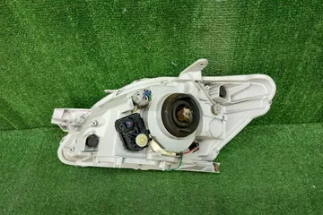 ФАРА НА TOYOTA BELTA SCP92