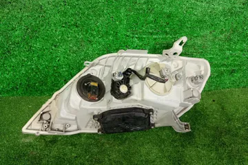 ФАРА НА TOYOTA COROLLA NZE121