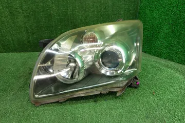 ФАРА НА TOYOTA AVENSIS AZT251