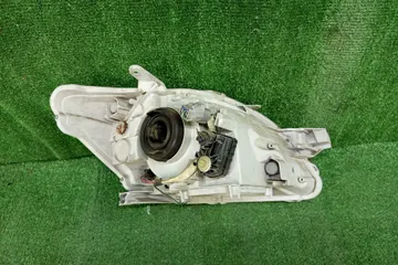 ФАРА НА TOYOTA BELTA SCP92