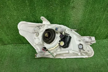 ФАРА НА TOYOTA BELTA SCP92