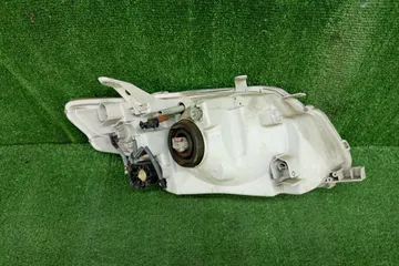 ФАРА НА TOYOTA COROLLA  AXIO NZE141