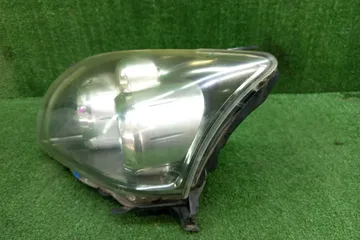 ФАРА НА TOYOTA AVENSIS AZT251