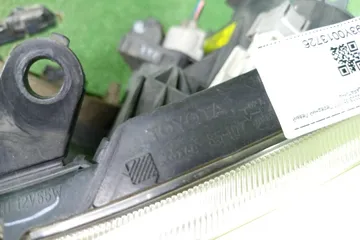 ФАРА НА TOYOTA AVENSIS AZT251