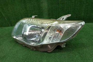 ФАРА НА TOYOTA COROLLA  AXIO NZE141