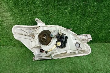 ФАРА НА TOYOTA BELTA SCP92