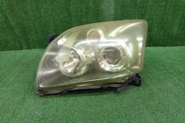 ФАРА НА TOYOTA AVENSIS AZT251