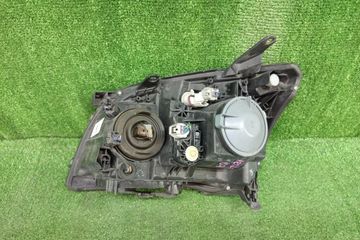 ФАРА НА TOYOTA AVENSIS AZT251
