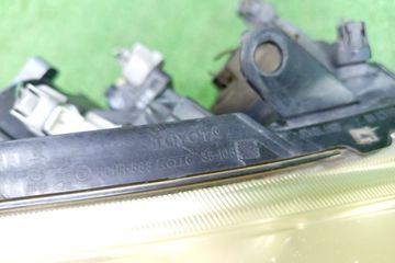ФАРА НА TOYOTA AVENSIS AZT251