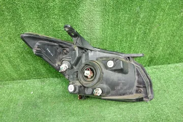 ФАРА НА TOYOTA VOLTZ ZZE136